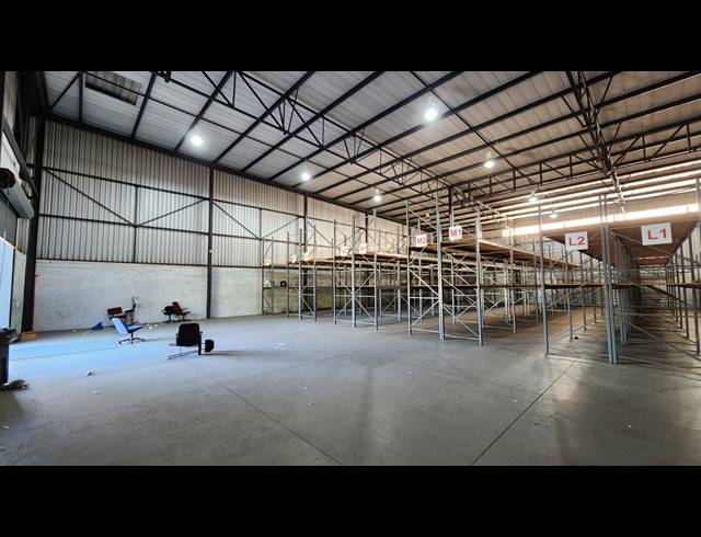 1,550M² WAREHOUSE TO LET IN SPARTAN